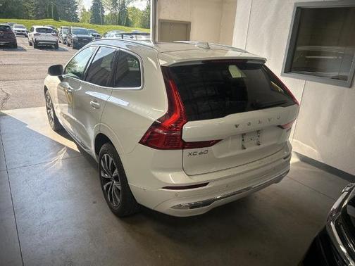 Crystal White Metallic 2023 Volvo XC60 B5 PLUS BRIGHT THEME