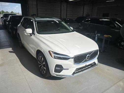 Crystal White Metallic 2023 Volvo XC60 B5 PLUS BRIGHT THEME
