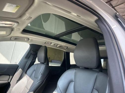 Crystal White Metallic 2023 Volvo XC60 B5 PLUS BRIGHT THEME