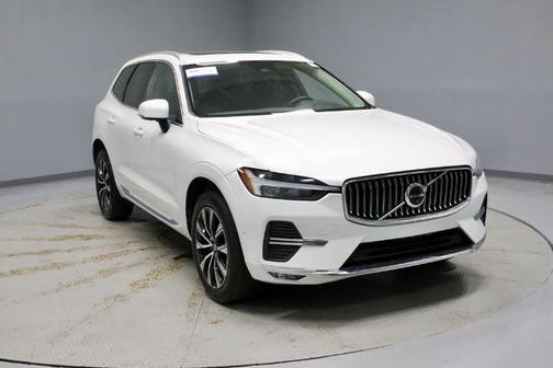 Crystal White Metallic 2023 Volvo XC60 B5 PLUS BRIGHT THEME