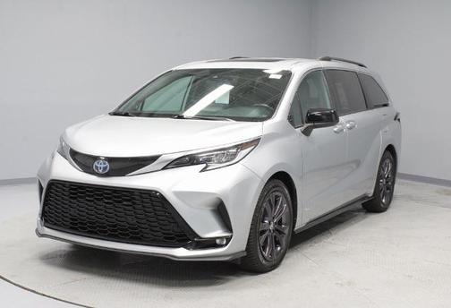 2021 Toyota Sienna XSE 7 PASSENGER