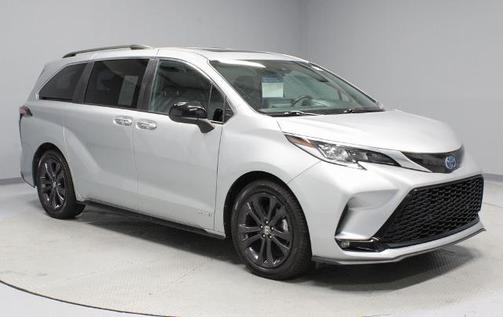2021 Toyota Sienna XSE 7 PASSENGER