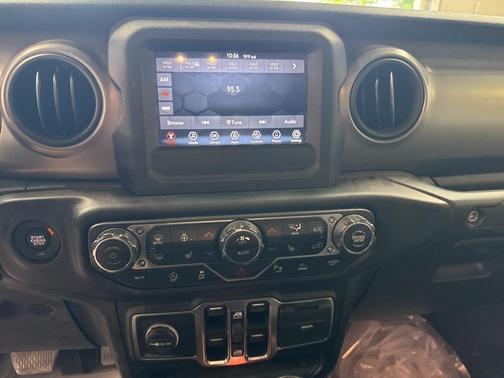 2020 Jeep Gladiator Sport