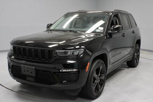 Diamond Black 2023 Jeep Grand Cherokee LIMITED