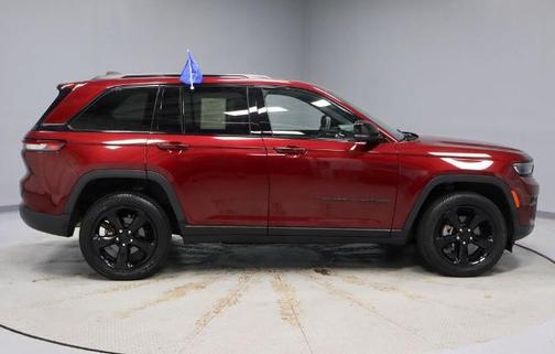 Velvet Red Pearlcoat 2023 Jeep Grand Cherokee LAREDO