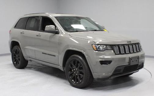 Sting Gray Clearcoat 2021 Jeep Grand Cherokee LAREDO