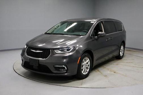 Granite Crystal Clearcoat Metallic 2023 Chrysler Pacifica TOURING L