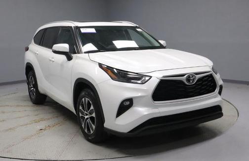 Wind Chill Pearl 2023 Toyota Highlander XLE