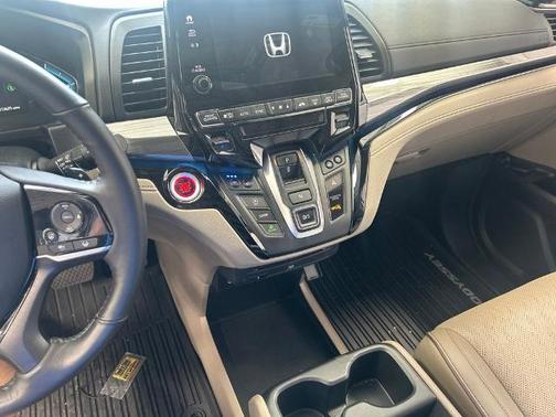Platinum White Pearl 2024 Honda Odyssey ELITE