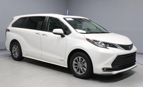 2021 Toyota Sienna XLE