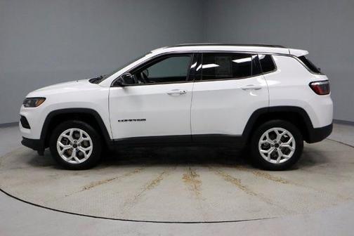 Bright White Clearcoat 2025 Jeep Compass LATITUDE