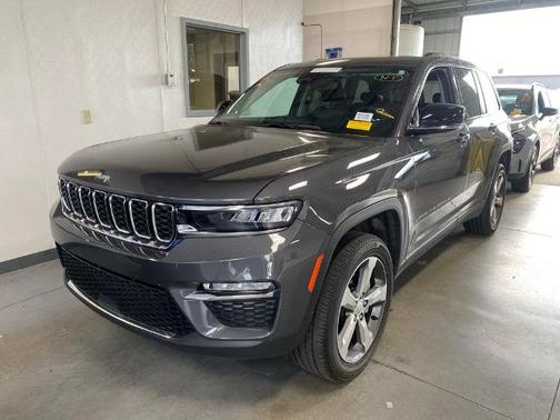 Metallic 2024 Jeep Grand Cherokee LIMITED