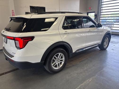STAR WHITE MET TRI-COAT 2025 Ford Explorer ACTIVE