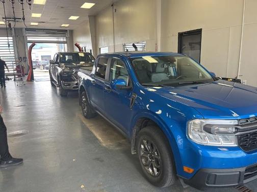 VELOCITY BLUE METALLIC 2022 Ford Maverick XLT