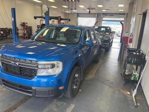 VELOCITY BLUE METALLIC 2022 Ford Maverick XLT
