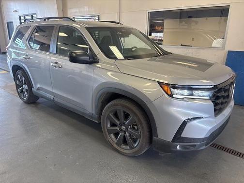 Lunar Silver Metallic 2025 Honda Pilot SPORT