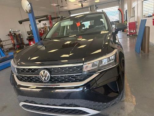 Deep Black Pearl Effect 2023 Volkswagen Taos 1.5T S