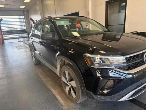 Deep Black Pearl Effect 2023 Volkswagen Taos 1.5T S