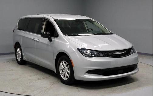 2024 Chrysler Voyager LX