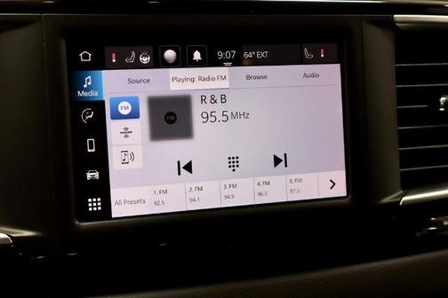 2024 Chrysler Voyager LX