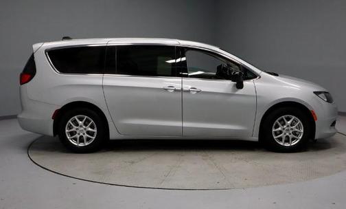 2024 Chrysler Voyager LX