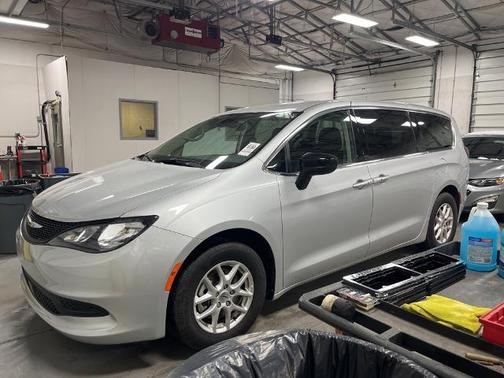 2024 Chrysler Voyager LX