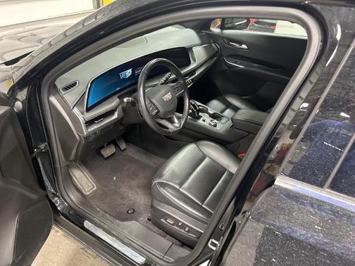 2024 Cadillac XT4 LUXURY