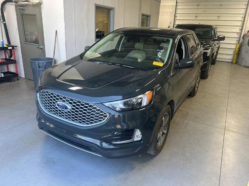 FORGED GREEN 2023 Ford Edge SEL