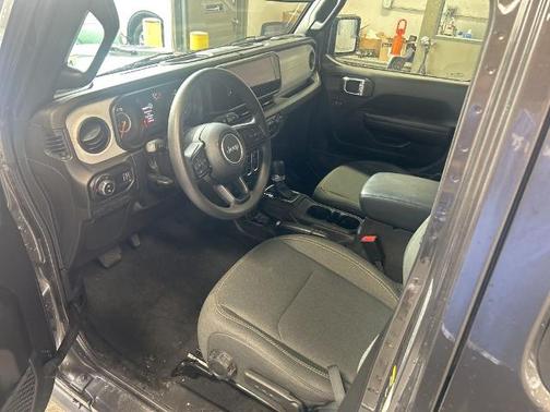 Granite Crystal Clearcoat Metallic 2024 Jeep Gladiator SPORT