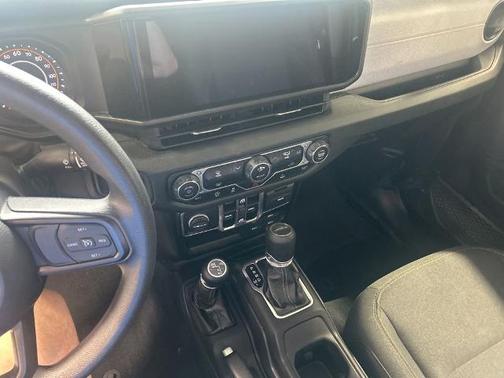 Granite Crystal Clearcoat Metallic 2024 Jeep Gladiator SPORT