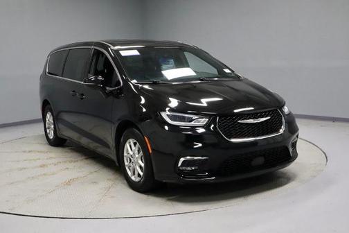 Diamond Black 2025 Chrysler Pacifica SELECT