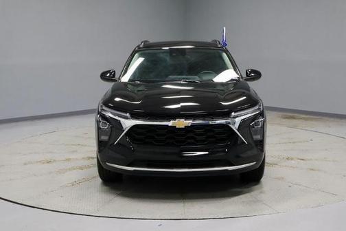 Mosaic Black Metallic 2025 Chevrolet Trax LT