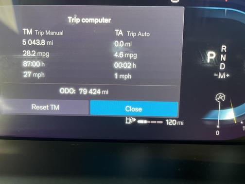 2023 Volvo XC40 B5 Plus Bright Theme