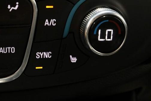 Summit White 2023 Chevrolet Traverse RS
