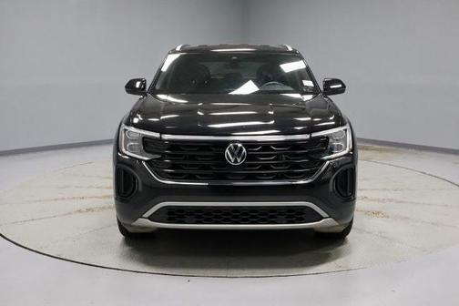Deep Black Pearl Effect 2025 Volkswagen Atlas Cross Sport 2.0T SE W/ TECHNOLOGY