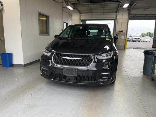 2023 Chrysler Pacifica Touring-L