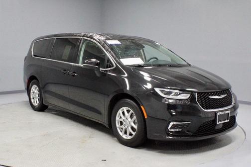 2023 Chrysler Pacifica Touring-L