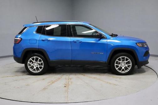 Hydro Blue Pearlcoat 2024 Jeep Compass LATITUDE LUX