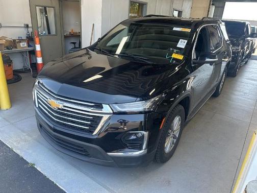 Mosaic Black Metallic 2022 Chevrolet Traverse LT LEATHER