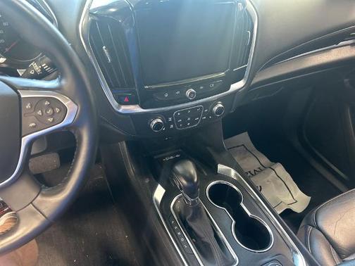 Mosaic Black Metallic 2022 Chevrolet Traverse LT LEATHER
