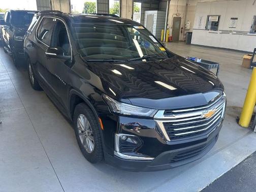 Mosaic Black Metallic 2022 Chevrolet Traverse LT LEATHER