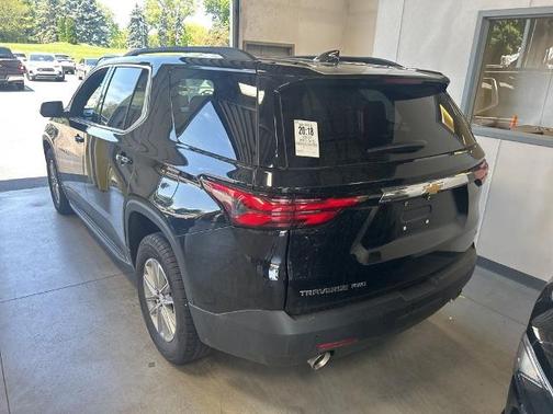 Mosaic Black Metallic 2022 Chevrolet Traverse LT LEATHER