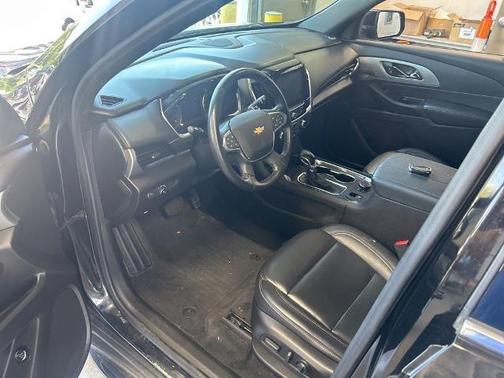 Mosaic Black Metallic 2022 Chevrolet Traverse LT LEATHER