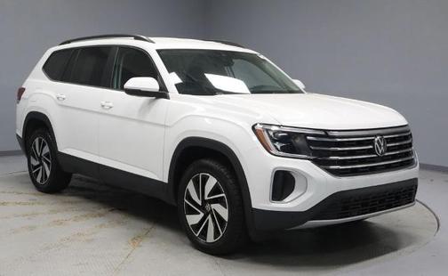 Pure White 2025 Volkswagen Atlas 2.0T SE W/ TECHNOLOGY