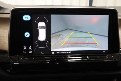 Pure White 2025 Volkswagen Atlas 2.0T SE W/ TECHNOLOGY