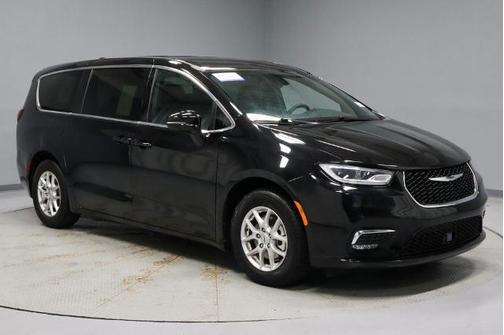 Diamond Black 2025 Chrysler Pacifica SELECT