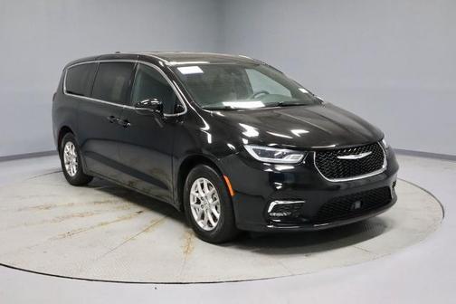 Diamond Black 2025 Chrysler Pacifica SELECT