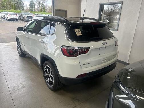 Bright White Clearcoat 2024 Jeep Compass LIMITED