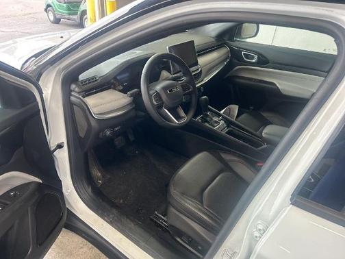 Bright White Clearcoat 2024 Jeep Compass LIMITED