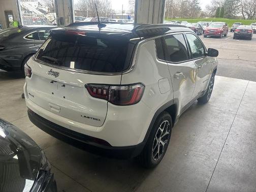 Bright White Clearcoat 2024 Jeep Compass LIMITED